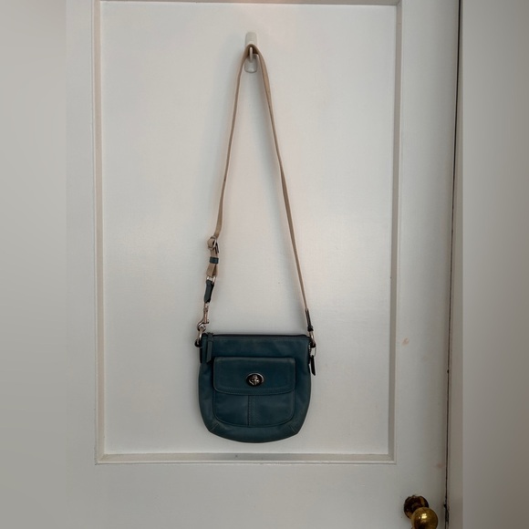 Vintage Coach Turquoise Leather Over the Shoulder Purse - Picture 2 of 11